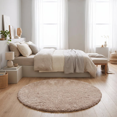 שטיח שאגי פרווה 03 בז' | Shagy, Dreamy Morning Glow, styled props.